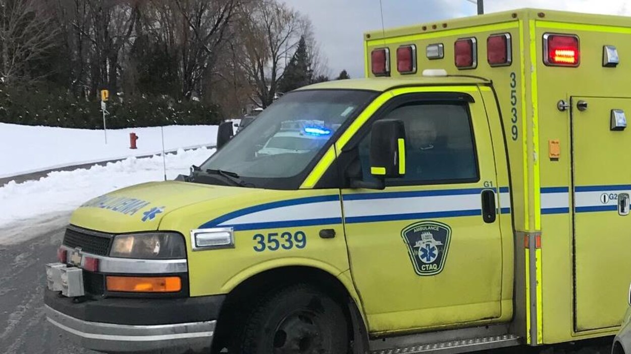 Ambulance sur les lieux d'un accident Ambulance sur les lieux d'un accident