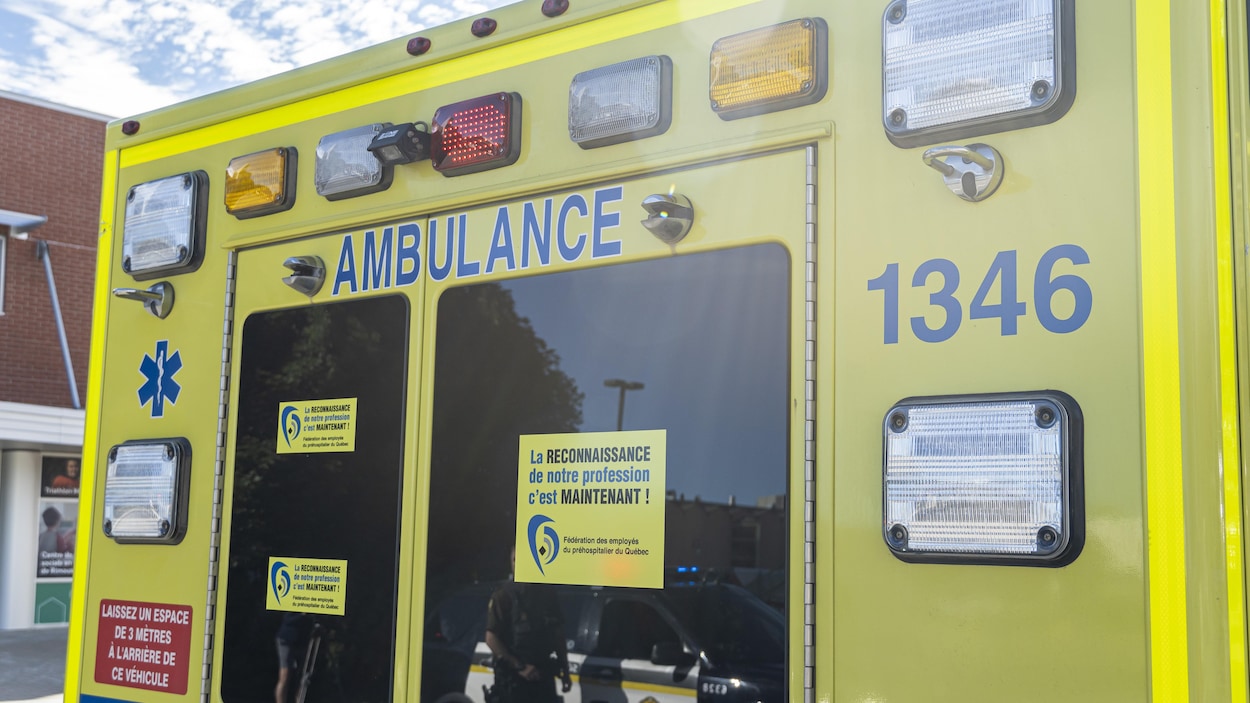 « Il n’y a pas d’ambulance disponible » : les paramédicaux sonnent l’alarme