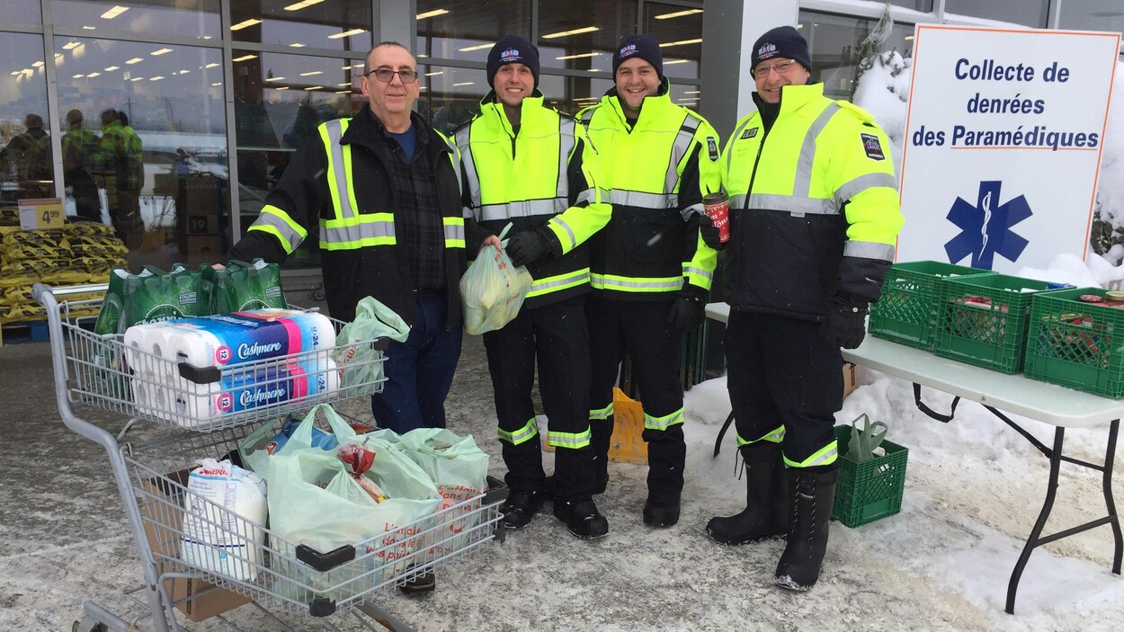 Un don de denrées à des ambulanciers pour la banque alimentaire.