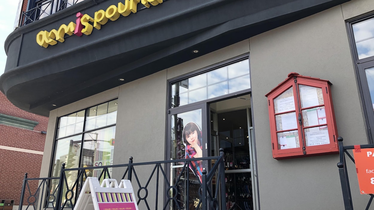 Devanture de la boutique Amis pour la Vie de Victoriaville.