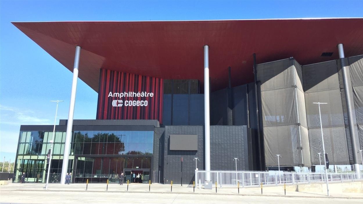 Amphithéâtre, on voit la scène de côté