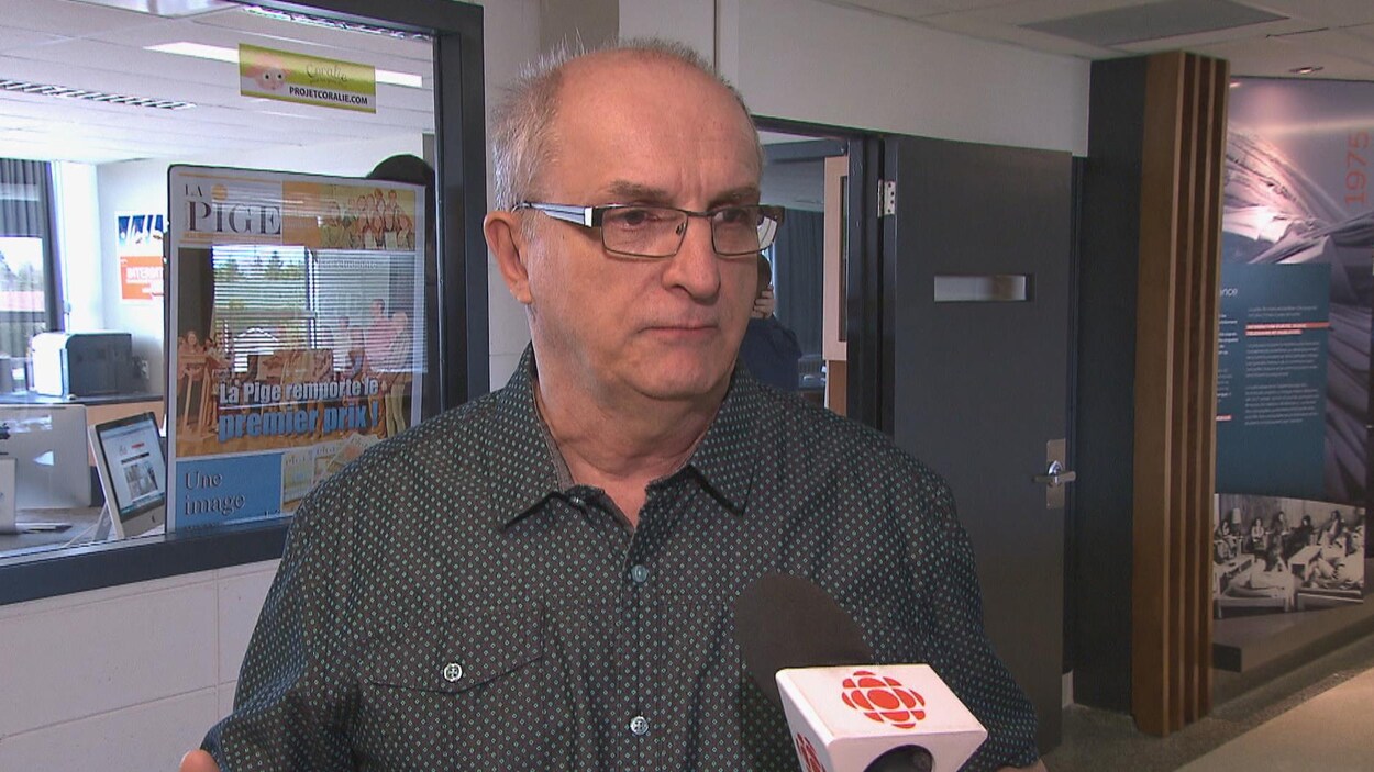 André Brassard-Aubin en entrevue dans les corridors du pavillon d'ATM.