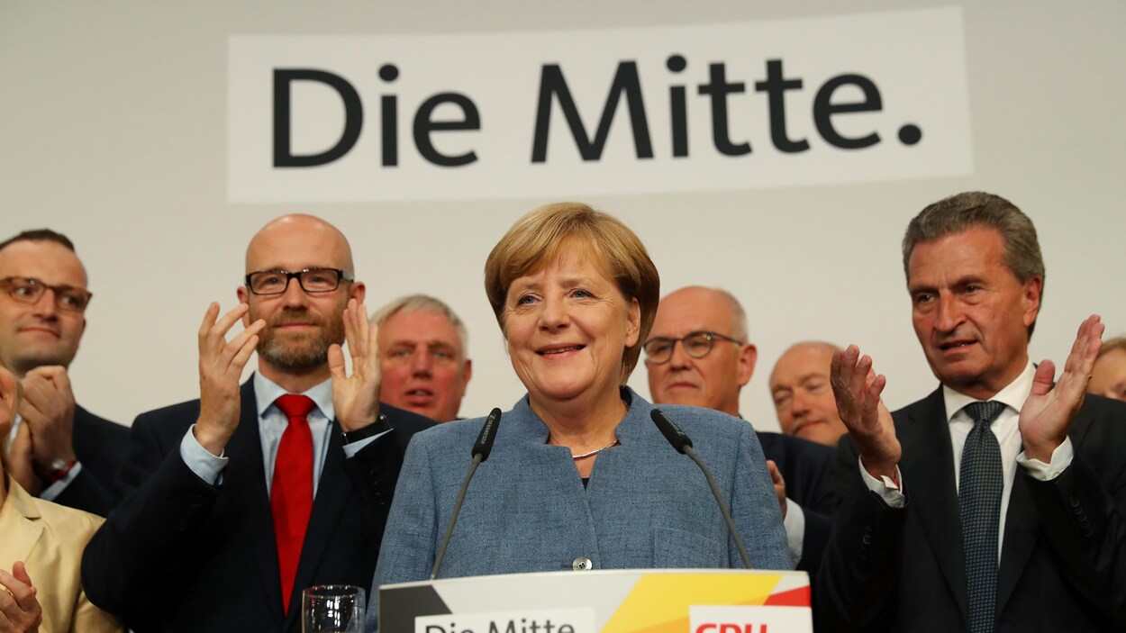 La chancelière Angela Merkel s'adresse à ses supporter à l'issue du vote.