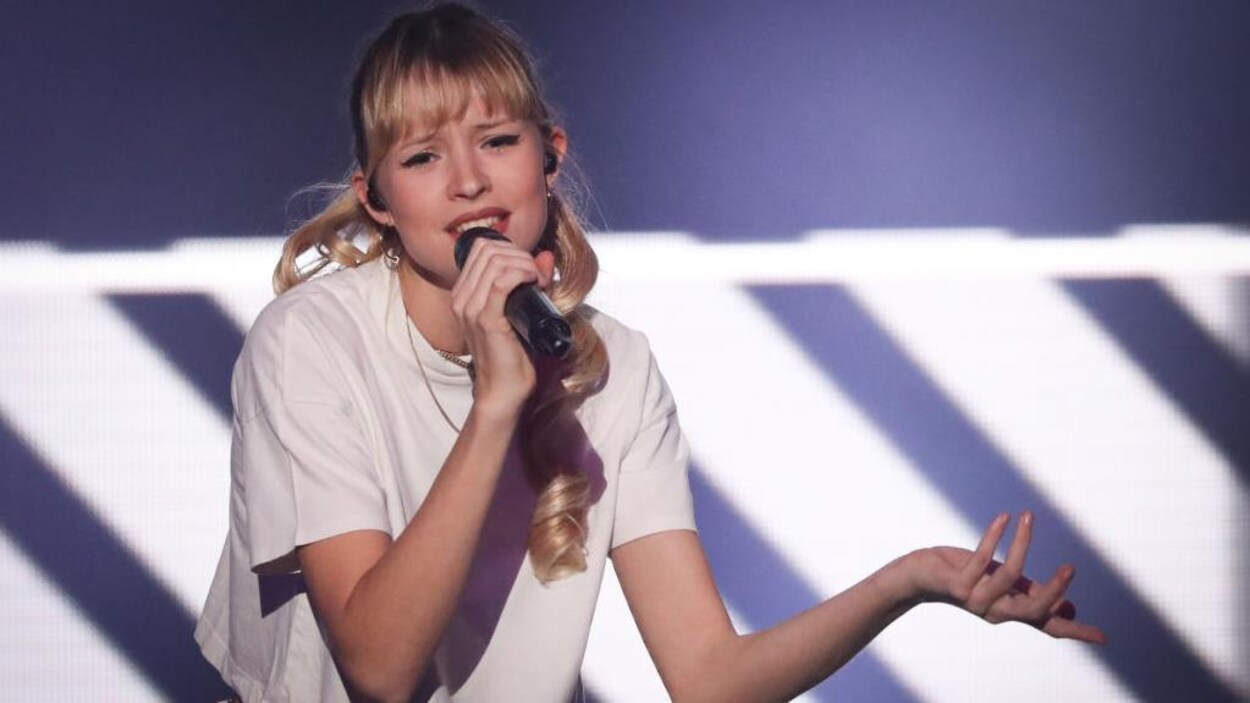 Angèle improvise une chanson sur le réchauffement climatique (vidéo) — Canicule Angèle improvise une chanson sur le réchauffement climatique (vidéo) — Canicule