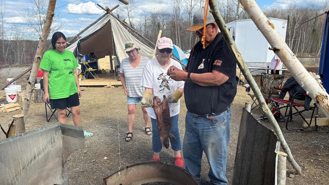 Retour aux Sources : Sept Anishinabeg Revivent l'Authenticité de la Vie Ancestrale