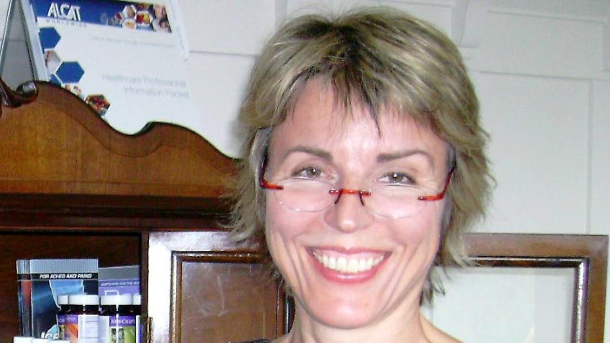 Anke Zimmermann qui sourit sur une photo. Anke Zimmermann qui sourit sur une photo.