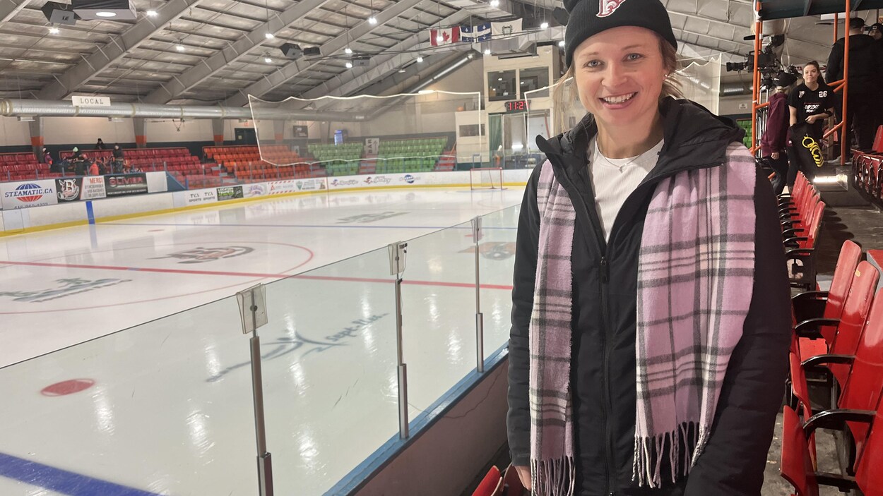 Ann-Sophie est de retour à Sept-Îles pour le match à l'aréna Conrad-Parent à Sept-Îles.