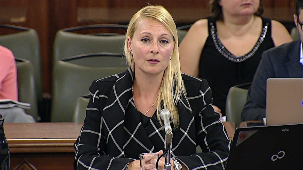 Annie Trudel lors d'un témoignage en commission parlementaire.
