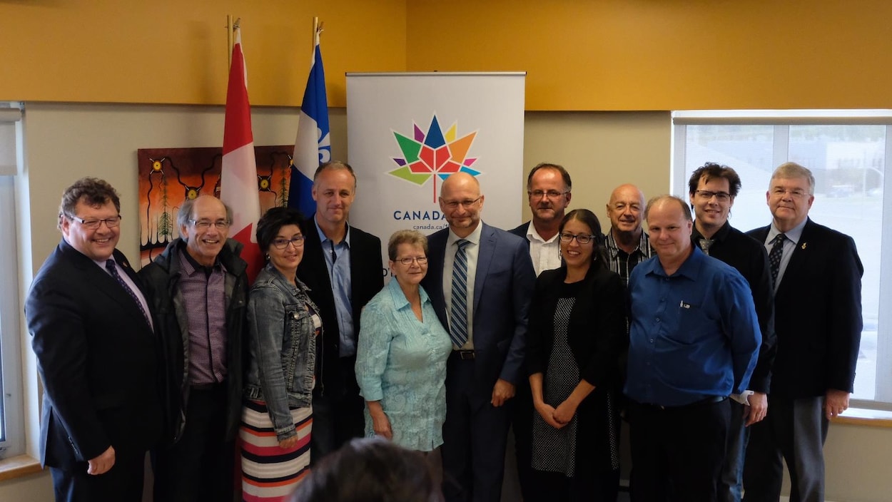 Le gouvernement fédéral a annoncé un total de 3 millions de dollars pour la réalisation de 25 projets communautaires en Abitibi-Témiscamingue. Le gouvernement fédéral a annoncé un total de 3 millions de dollars pour la réalisation de 25 projets communautaires en Abitibi-Témiscamingue.
