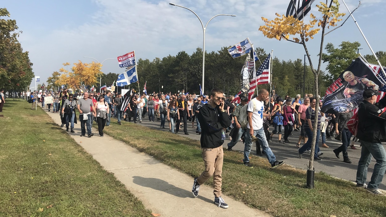 une foule de manifestants