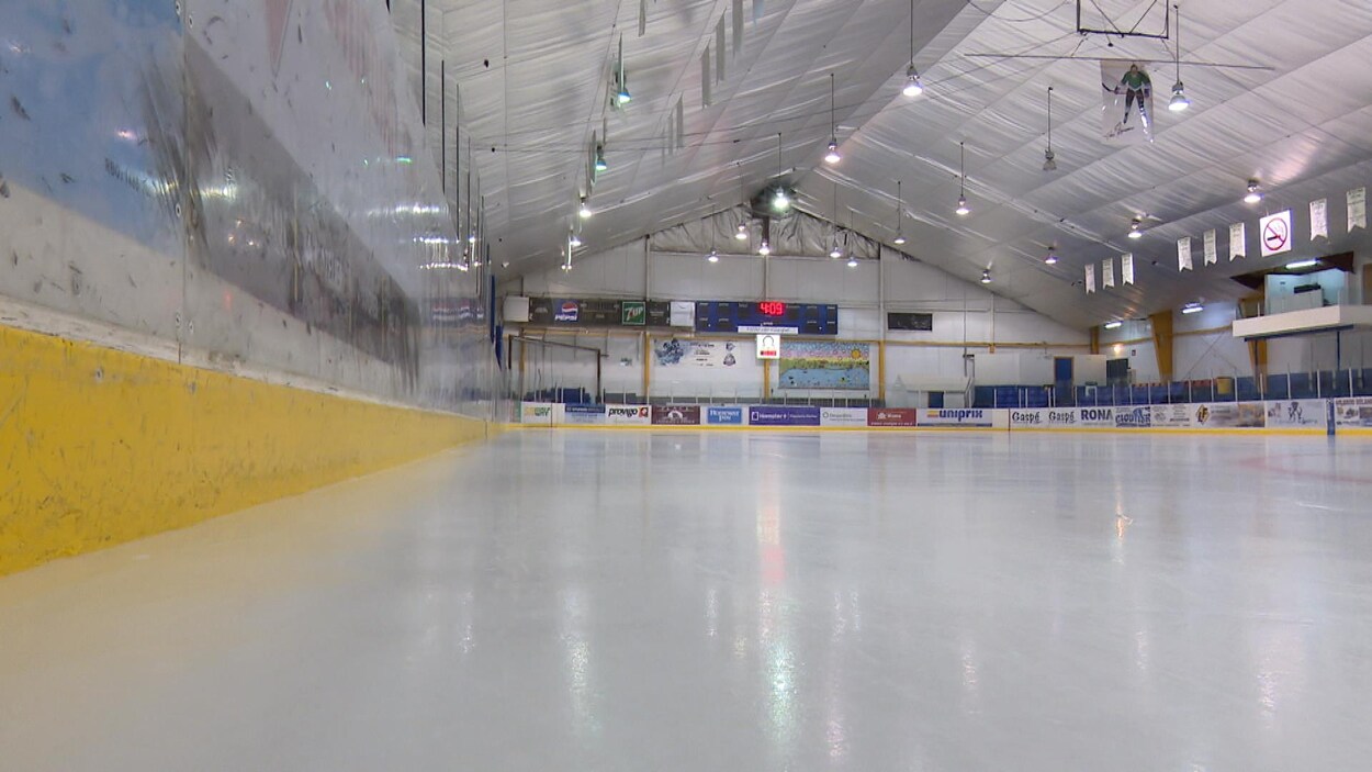 La patinoire de l'aréna de Gaspé