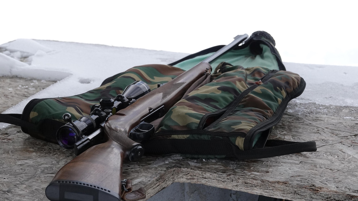 Un homme de Sudbury tire sur deux de ses partenaires de chasse, tuant l’un d’eux