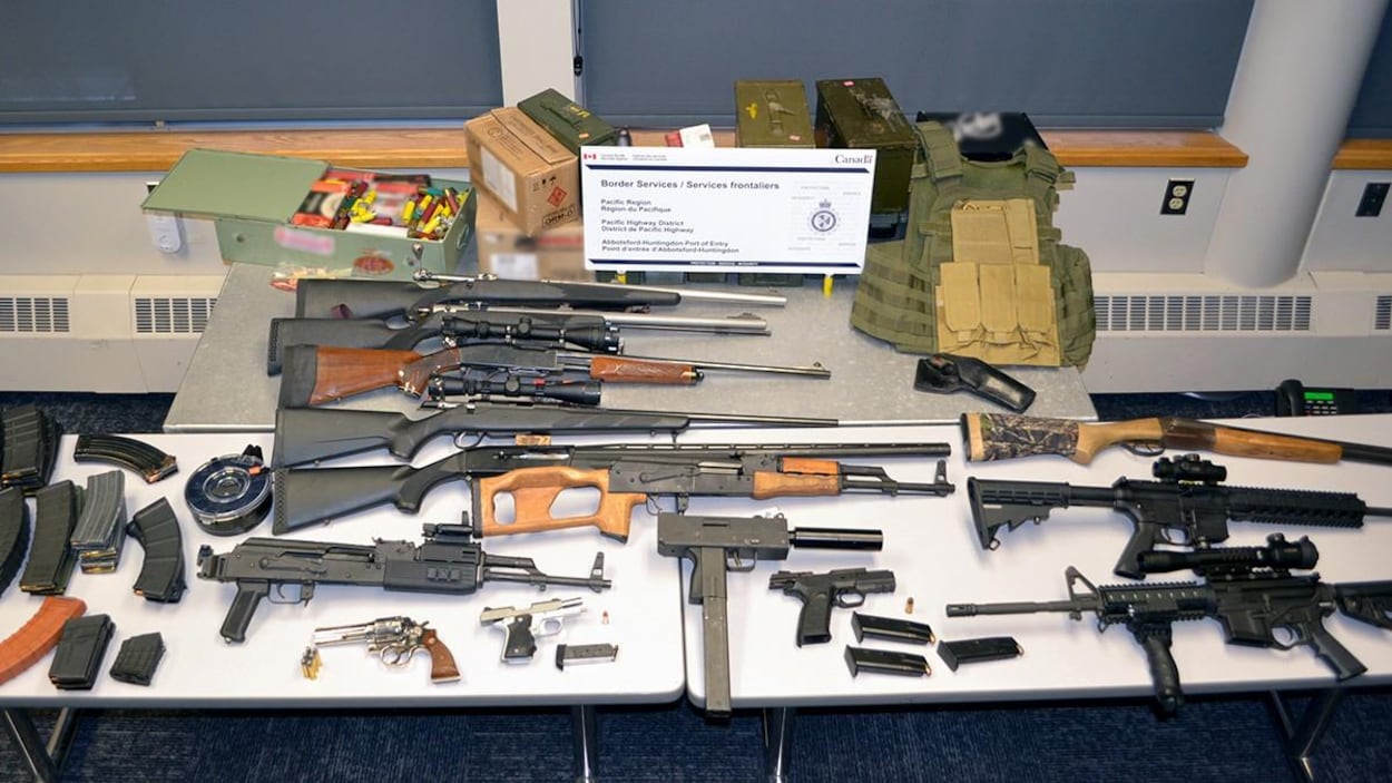 Les armes saisies par l'Agence des services frontaliers du Canada.