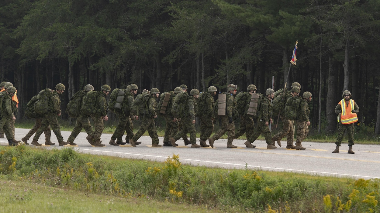 Des marches militaires en plein cœur de Rimouski