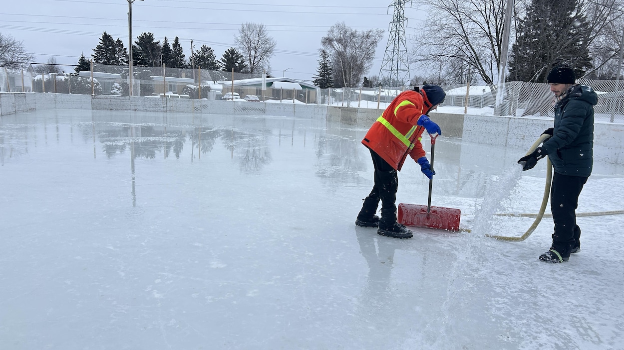 Entretenir les patinoires extérieures est un défi avec les redoux plus fréquents