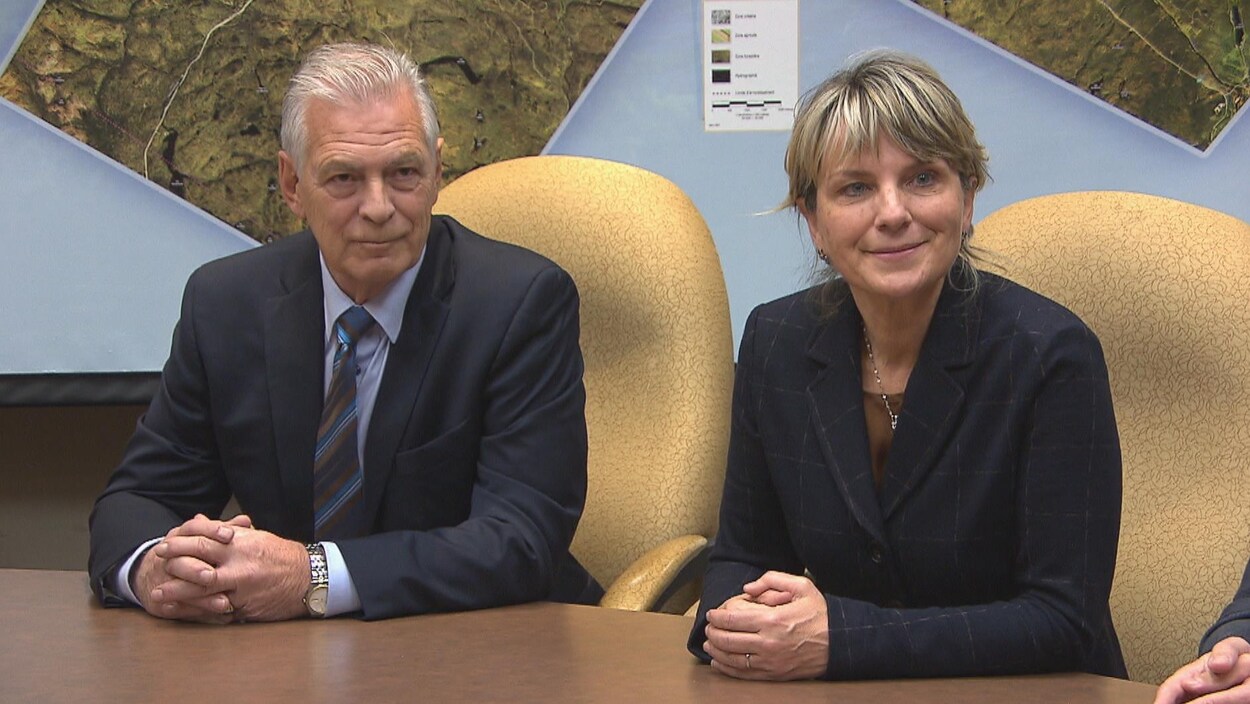 Arthur Gobeil et Josée Néron à l'hôtel de ville Arthur Gobeil et Josée Néron à l'hôtel de ville