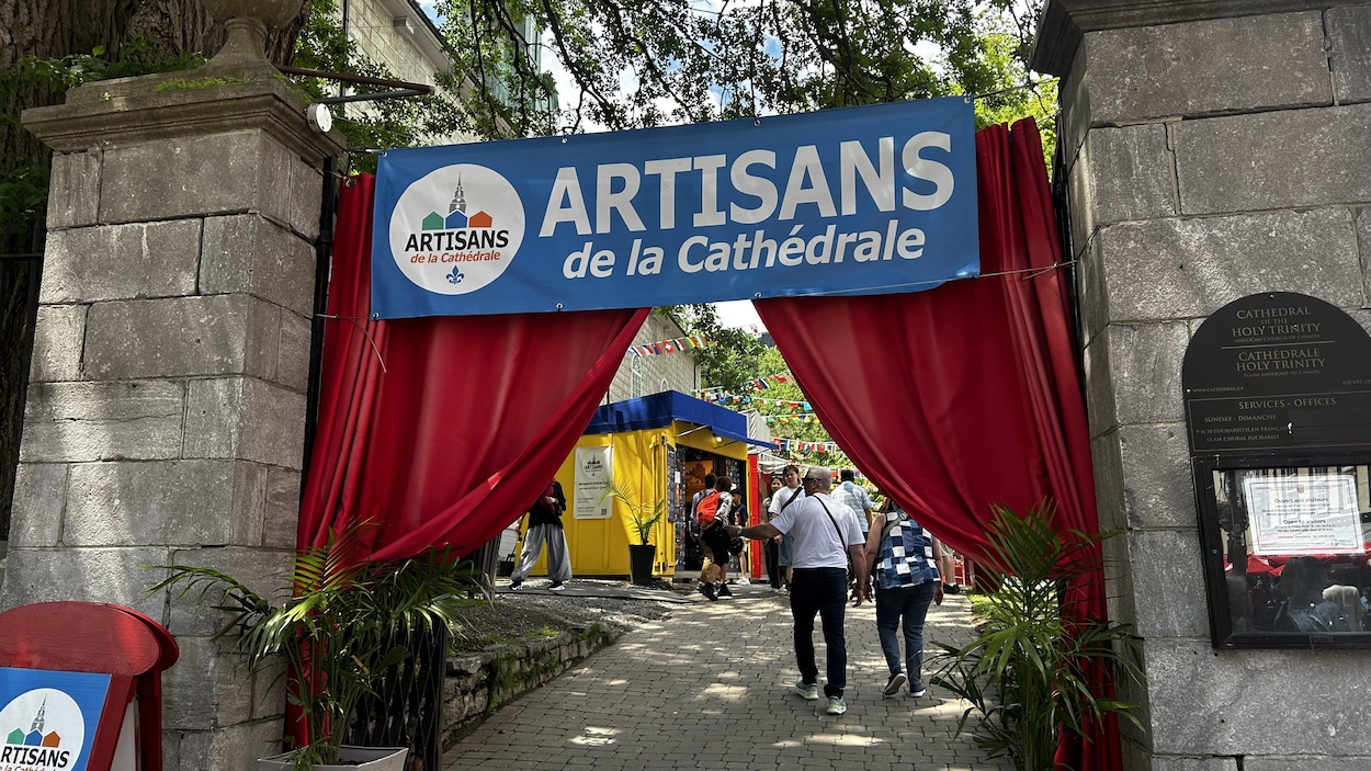 Le petit village coloré des Artisans de la Cathédrale