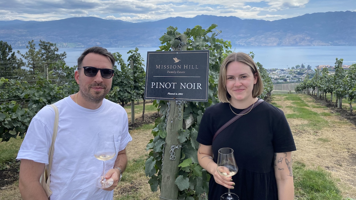 Entre la fumée et les évacuations, les touristes de l’Okanagan voient flou