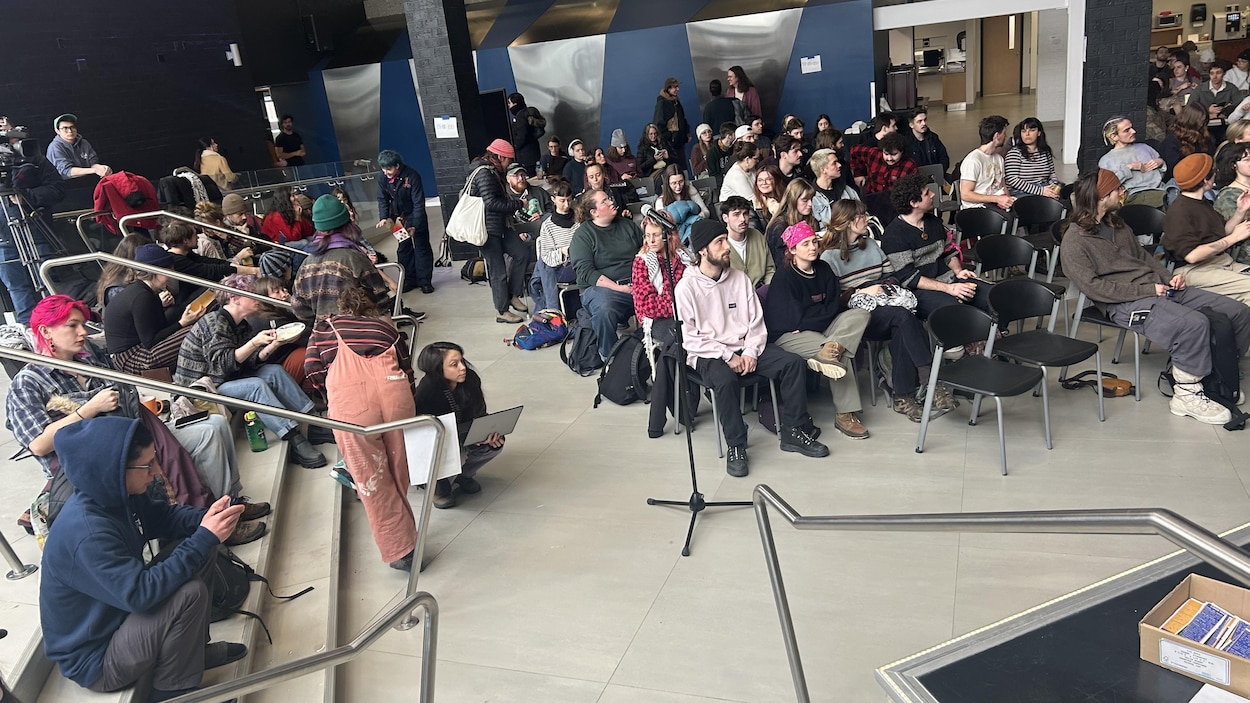 Grève sous tension à l’UQAR, une centaine d’étudiants dénoncent un climat toxique