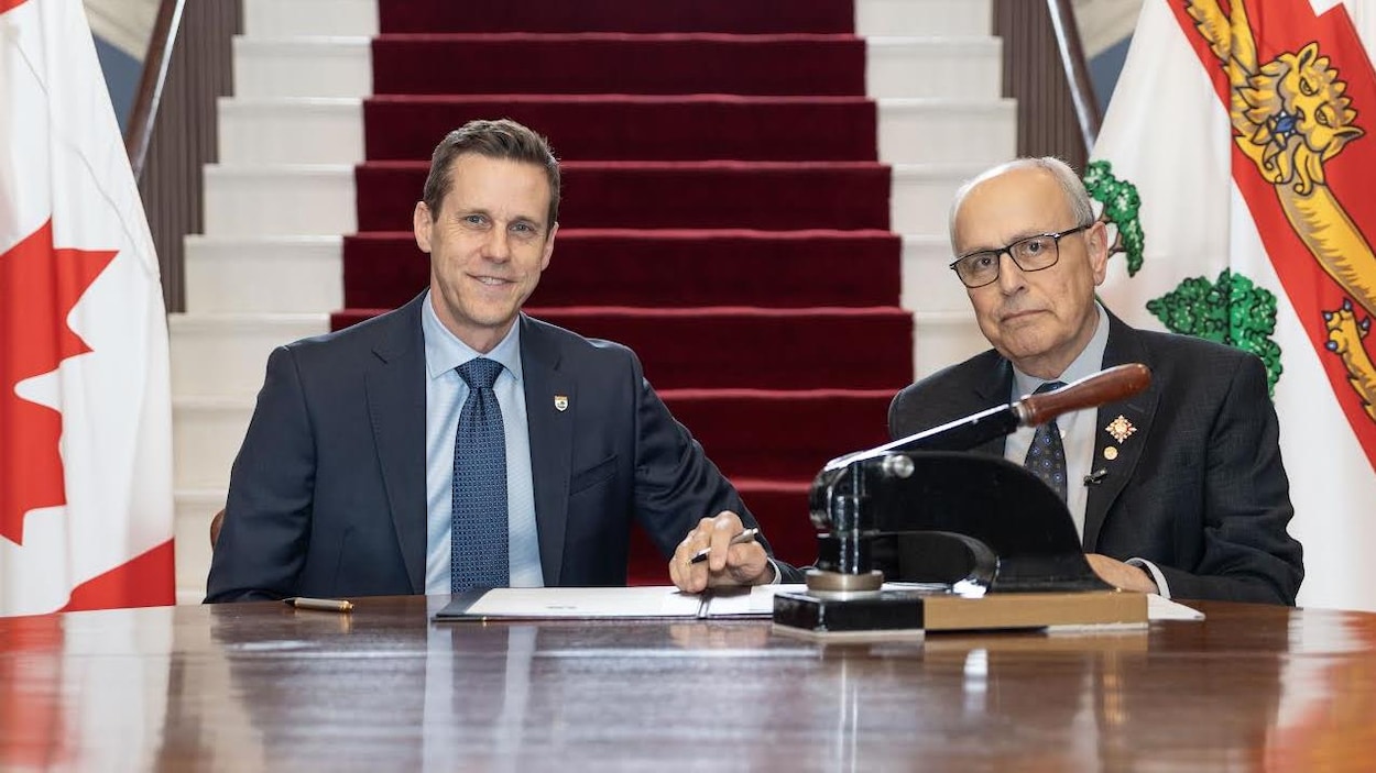 Rob Lantz assermenté alors que l’avenir de son parti soulève des questions