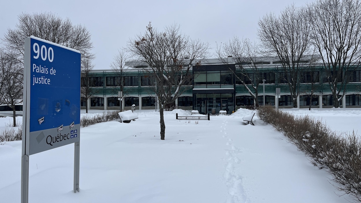 Val-d'Or: Policiers Justifient Entrée Sans Mandat - technologie news from ICI Radio-Canada