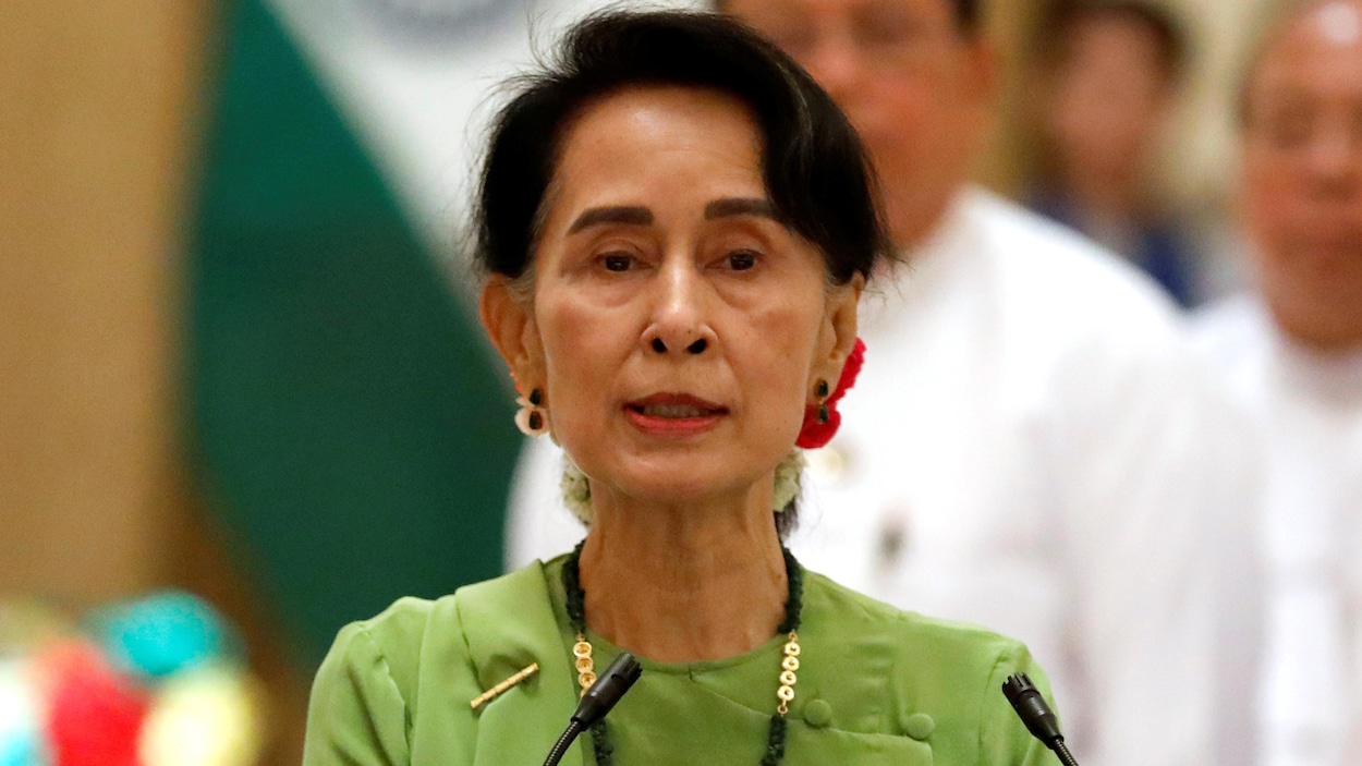 Aung San Suu Kyi lors d'une conférence de presse