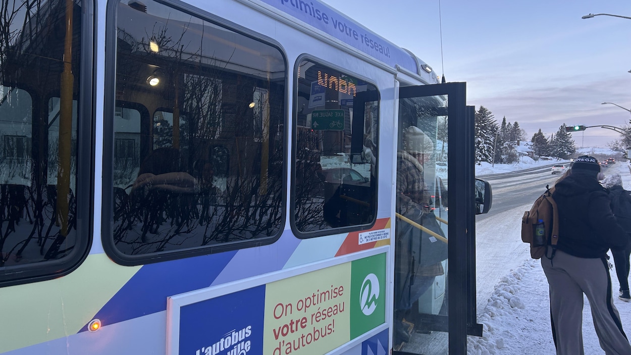 Rouyn-Noranda perd 900 000 $ en subventions, mais garde le transport gratuit