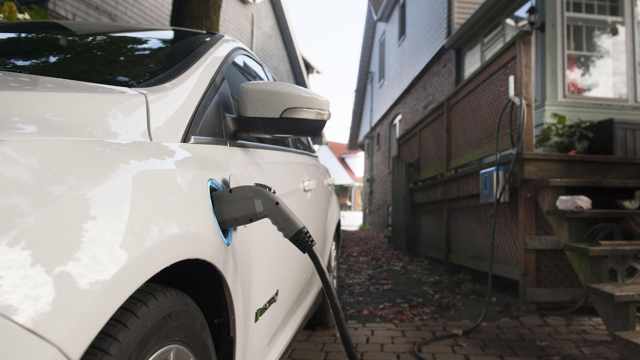 Les ventes de véhicules électriques fondent au Québec