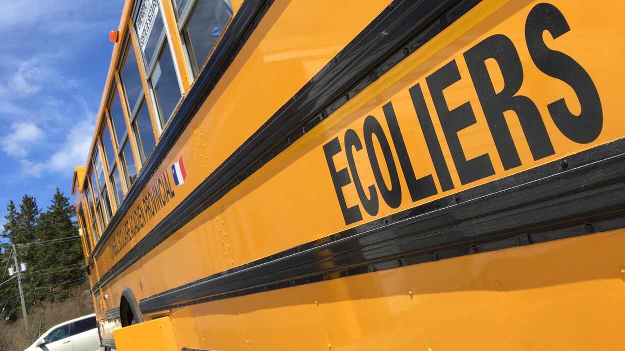 Un autobus scolaire du Conseil scolaire acadien provincial en Nouvelle-Écosse.