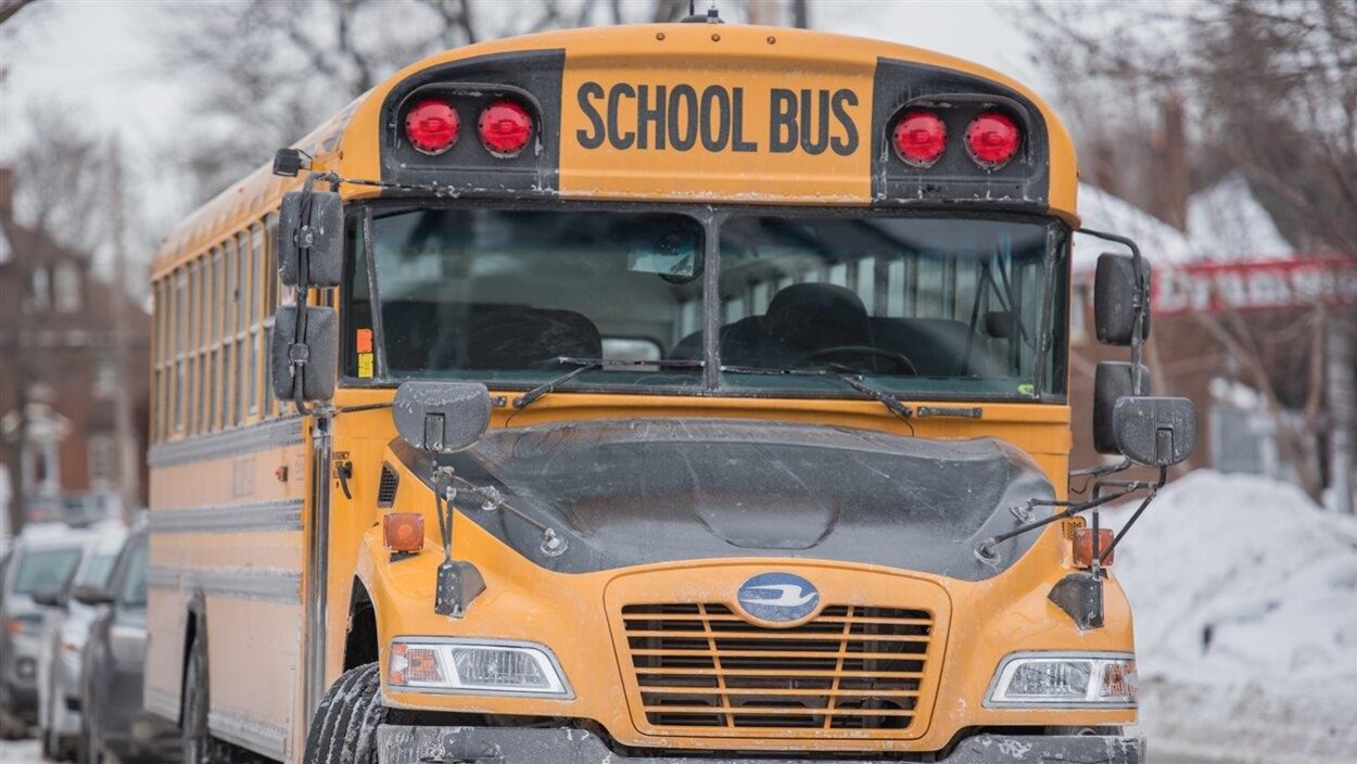 Un autobus scolaire vide.
