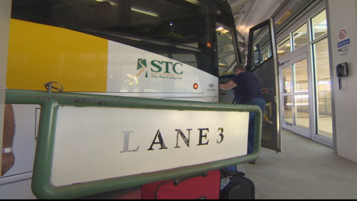 Un autocar de la Compagnie de transport de la Saskatchewan. Un autocar de la Compagnie de transport de la Saskatchewan.