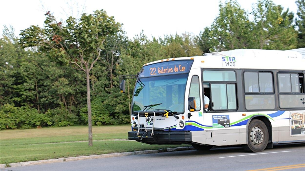 Un autobus de la Société de transports de Trois-Rivières.