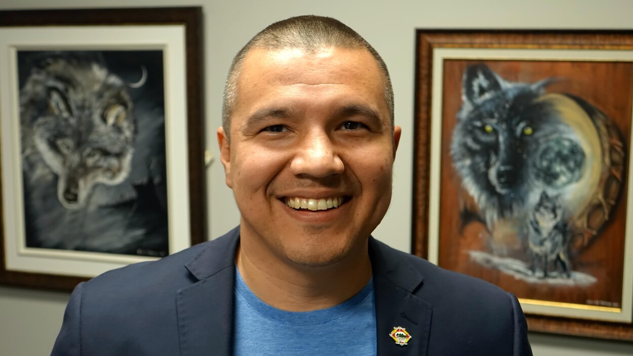 Constant Awashish, grand chef du Conseil de la Nation Atikamekw dans son bureau à la Tuque.