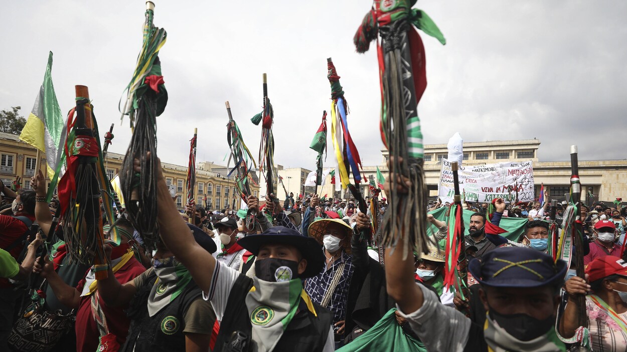 Manifestation autochtone contre le gouvernement à Bogota en Colombie, le lundi 19 octobre 2020.