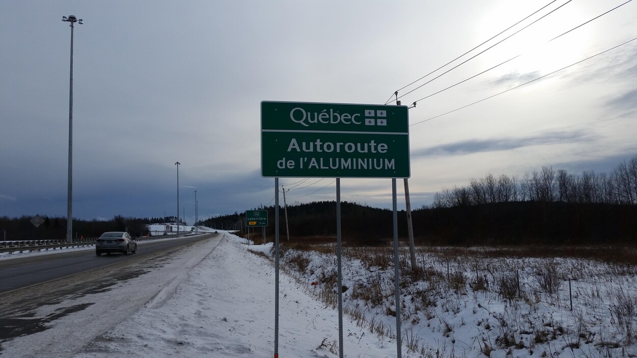 Affiche du ministère des Transports « Autoroute de l'aluminium ».