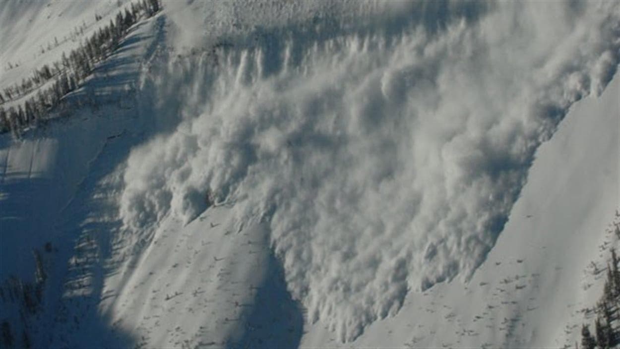 Une avalanche en haute montagne