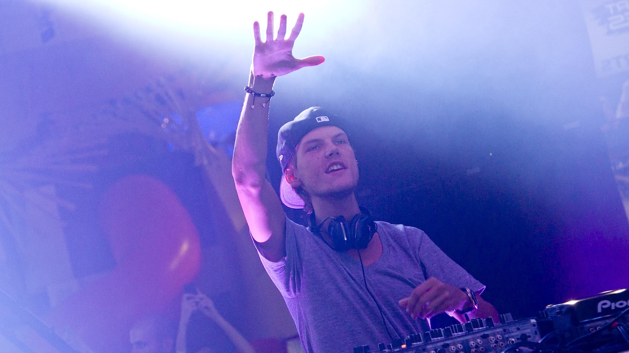 Avicii lors d'un concert à New York en octobre 2013. Avicii lors d'un concert à New York en octobre 2013.