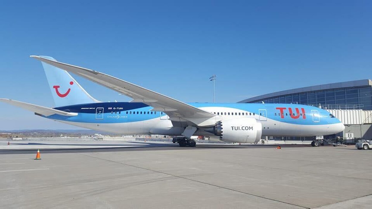 Un Boeing 787 de la compagnie TUI Airways à l'aéroport international Jean-Lesage de Québec