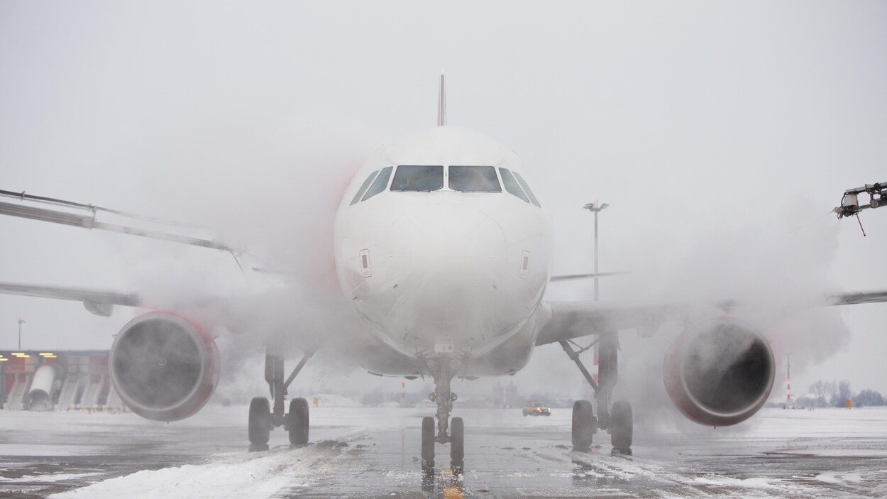Le froid retarde plusieurs vols dans les aéroports canadiens Le froid retarde plusieurs vols dans les aéroports canadiens