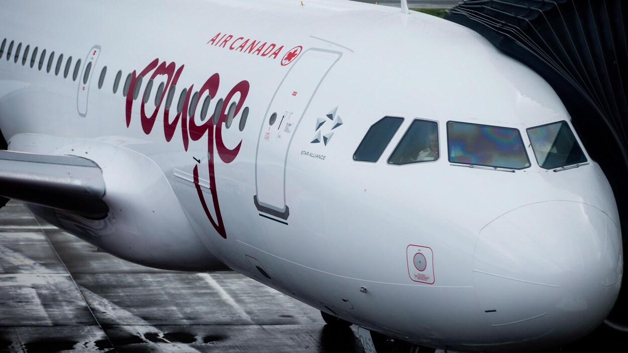 Un avion d'Air Canada Rouge Un avion d'Air Canada Rouge