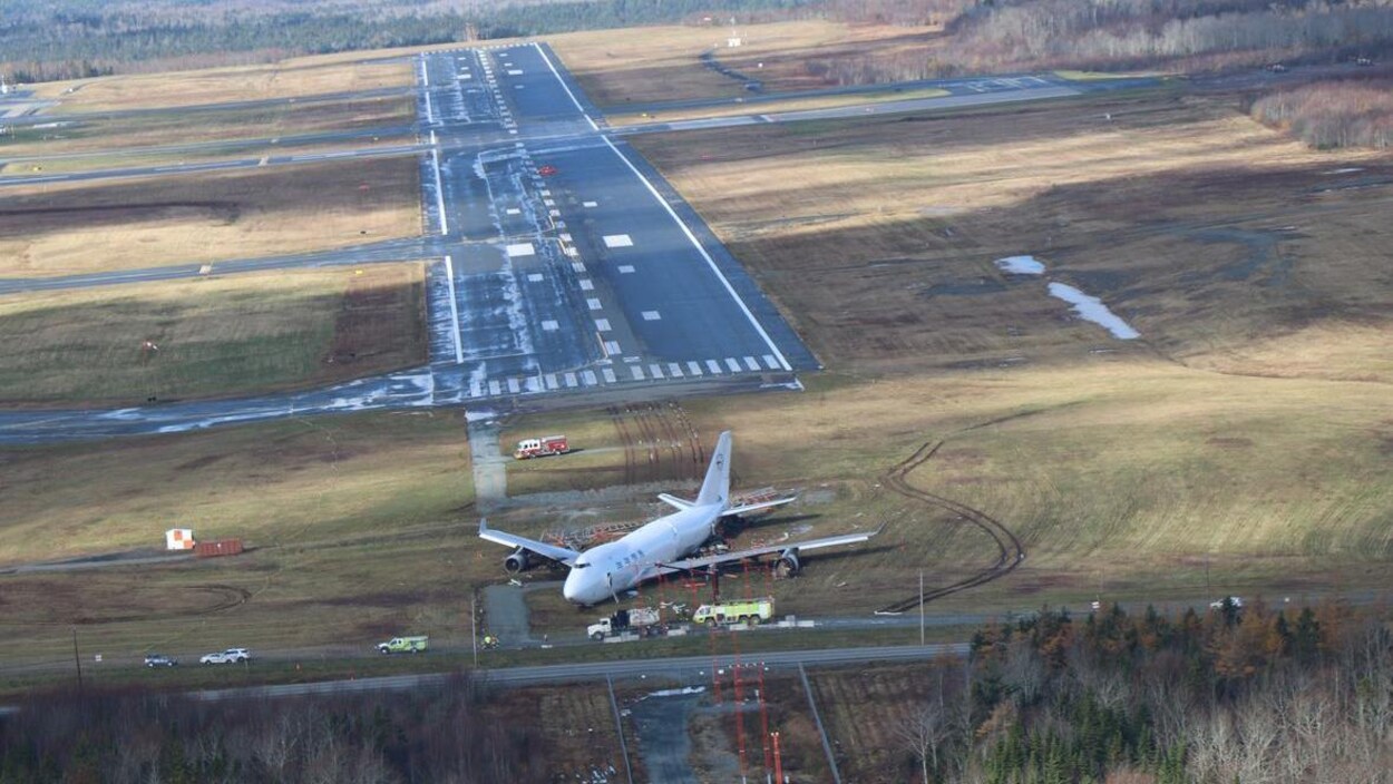 L'avion-cargo vu des airs.