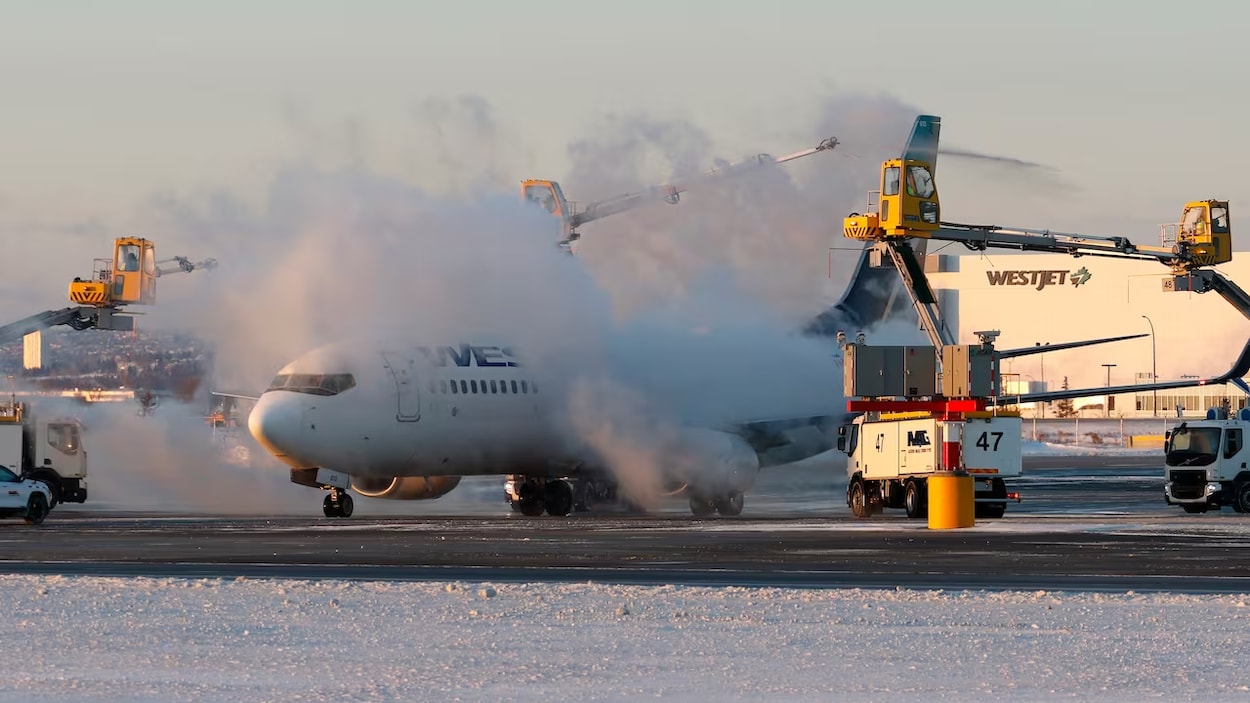 Les pompiers de Calgary débordés par des signalements d’odeurs près de l’aéroport