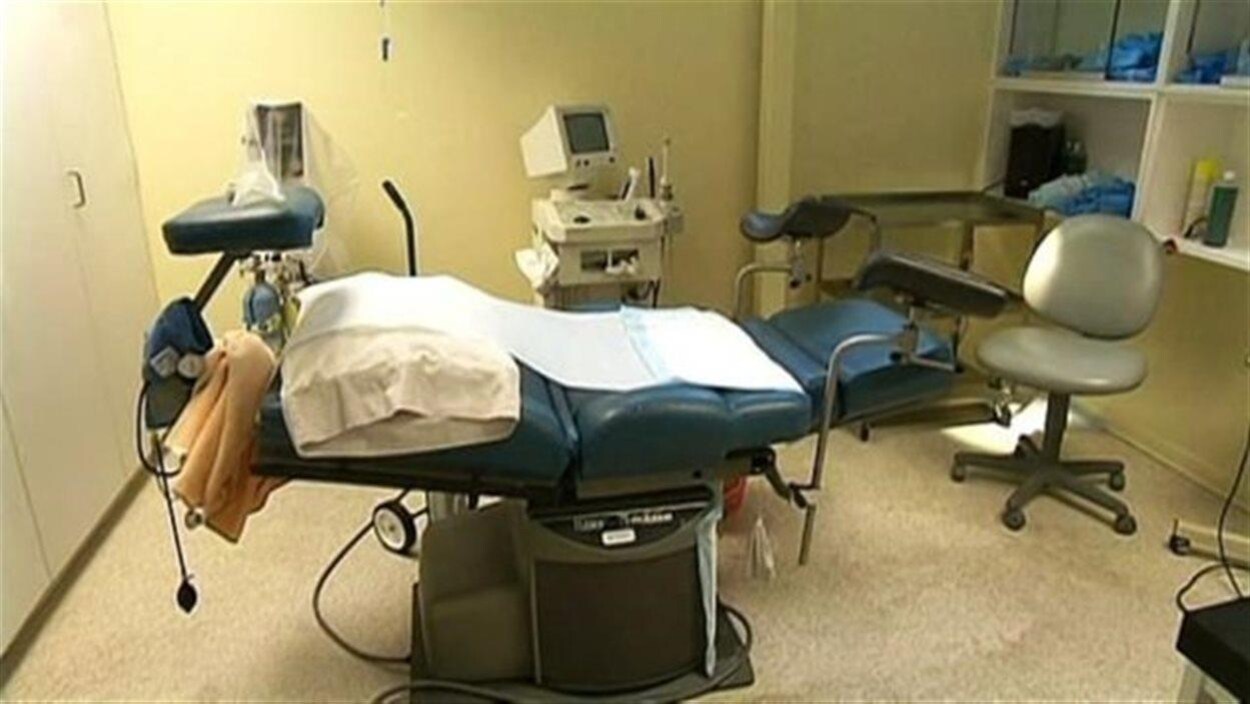 Une salle dans une clinique d'avortement.