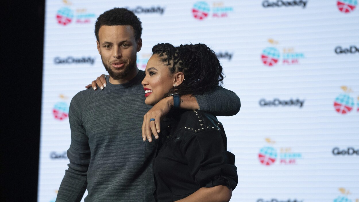 Stephen Curry et sa femme Ayesha Curry en septembre lors d'un événement.