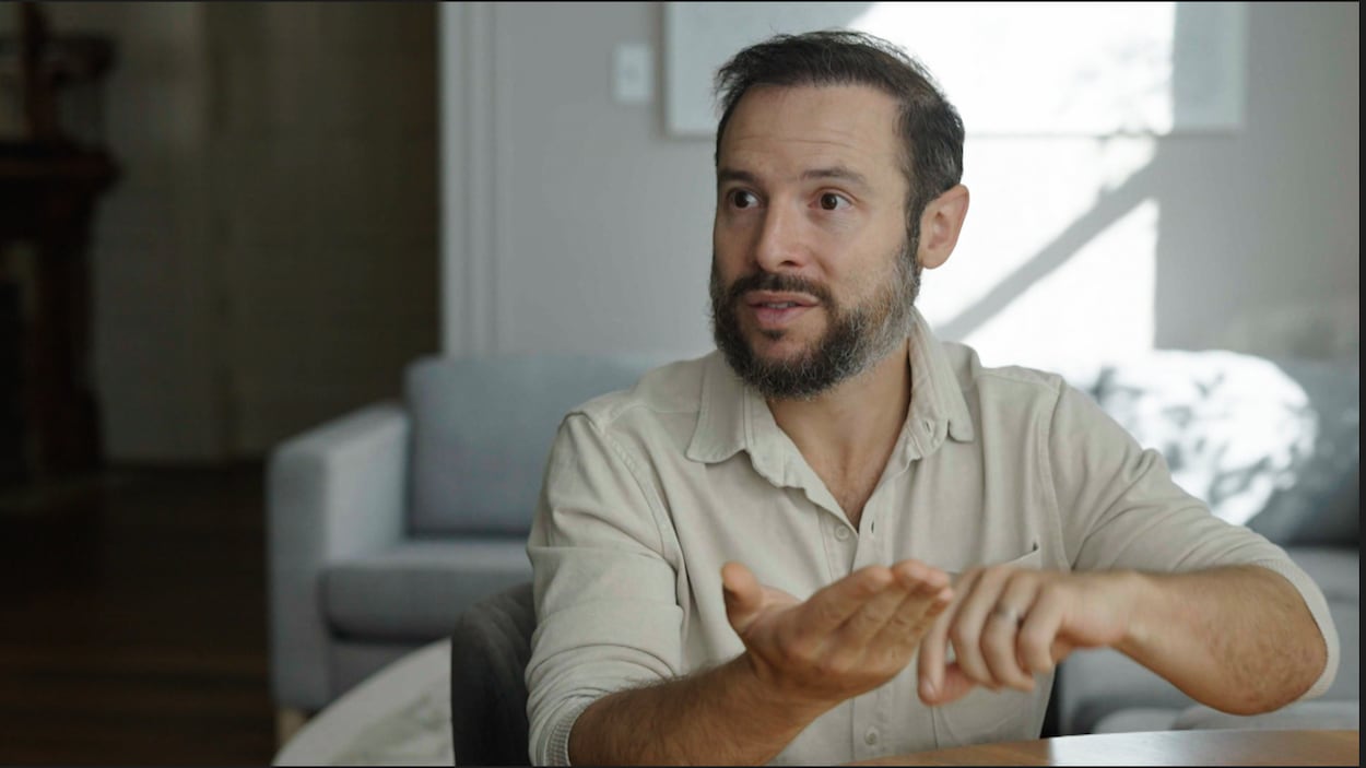 Il regrette d’avoir inventé le défilement infini | En bref | Radio-Canada