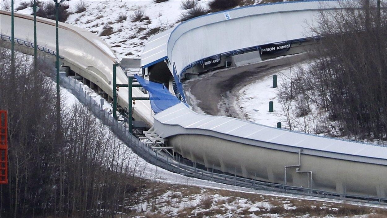 L'intersection entre les pistes de luge et de bobsleigh au Parc olympique de Calgary