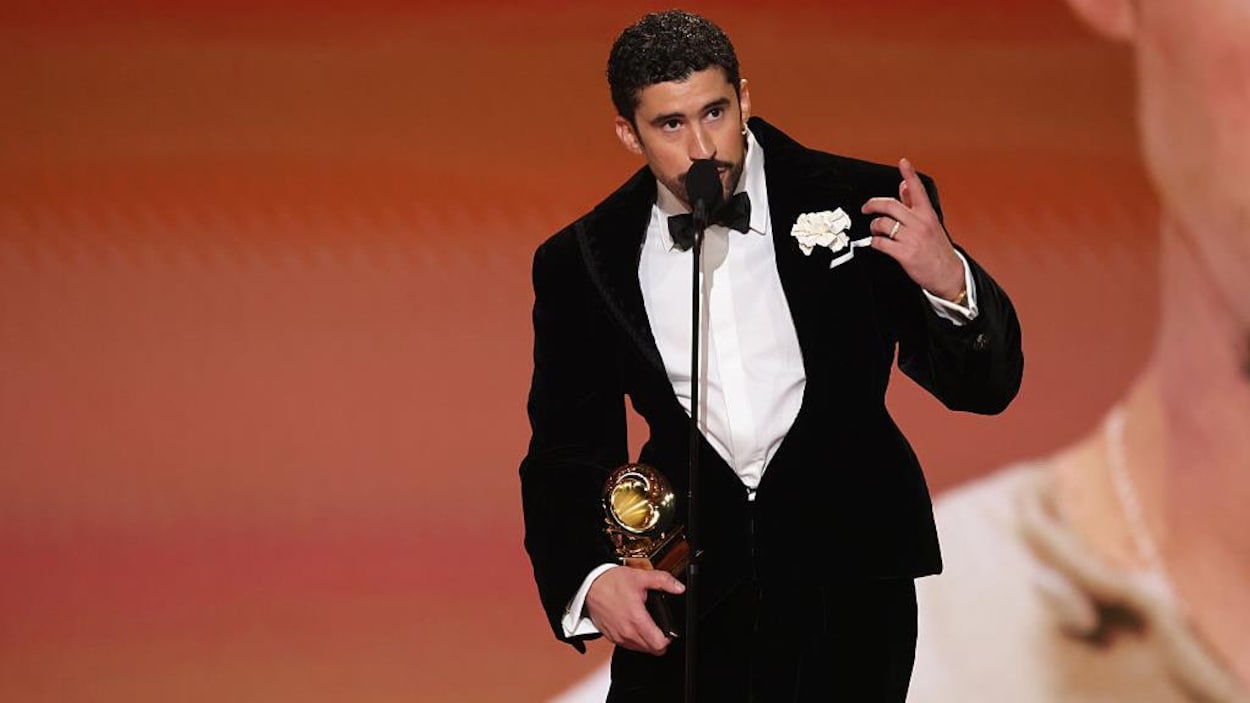 Prix Grammy : Bad Bunny appelle à « mettre dehors » l’ICE