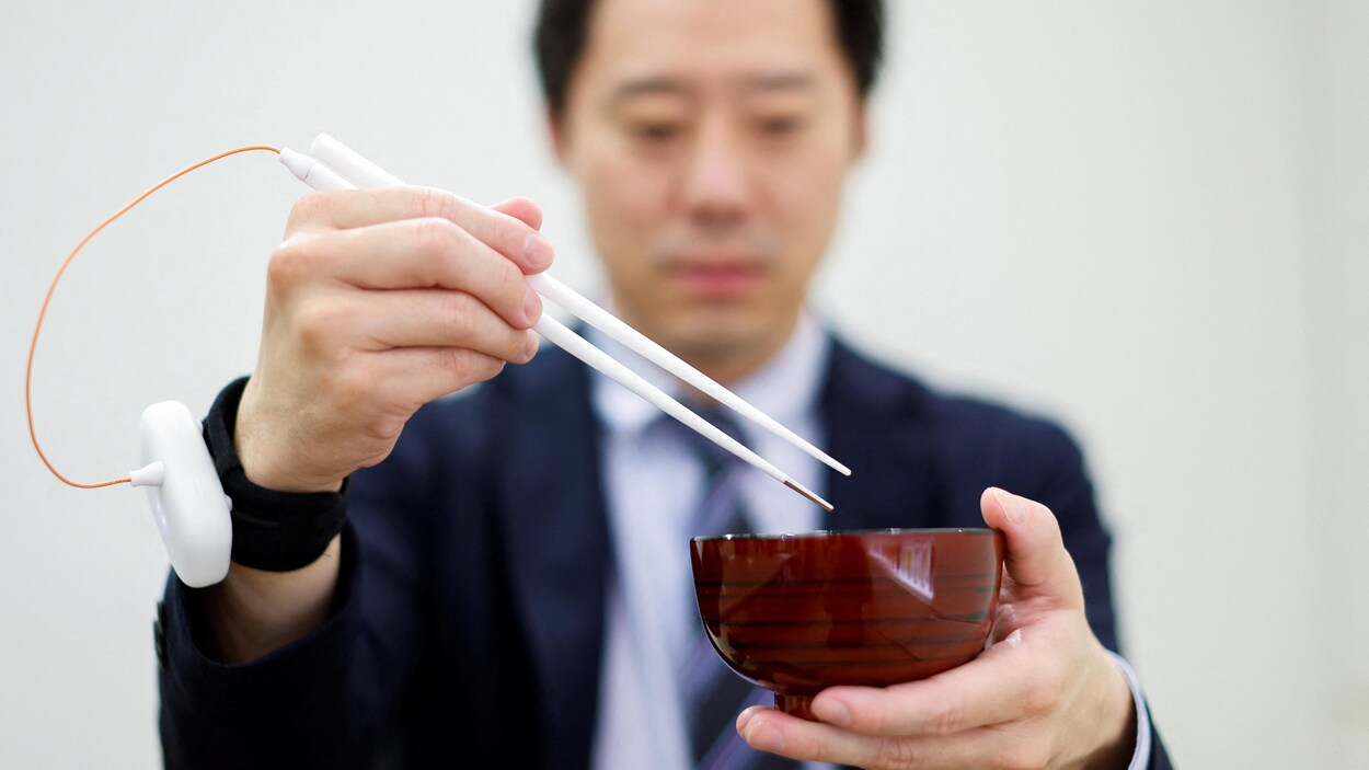 Potechinote, le gadget japonais indispensable pour ne pas se salir les  doigts quand on mange des
