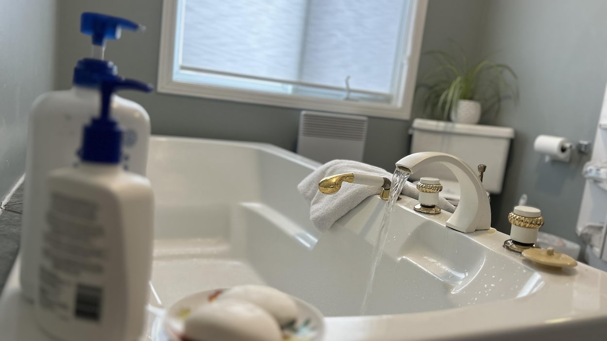 Le syndicat du CIUSSS dénonce le recours au privé pour des bains à domicile