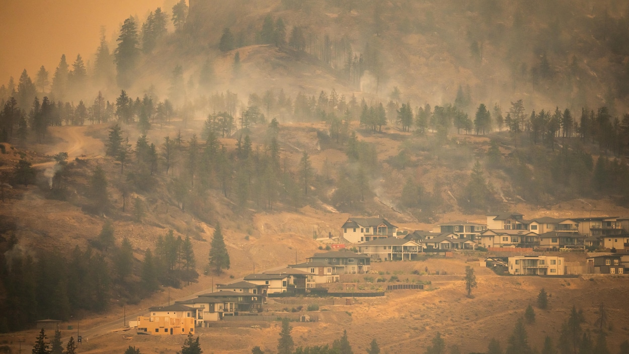 Feux de forêt : des milliers d’évacués attendent de rentrer chez eux en C.-B.